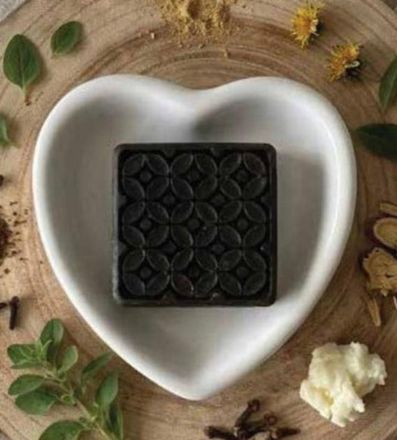 CLOVE & LIQUORICE MARJORAM & GREEN TEA AND DANDELION SOAP