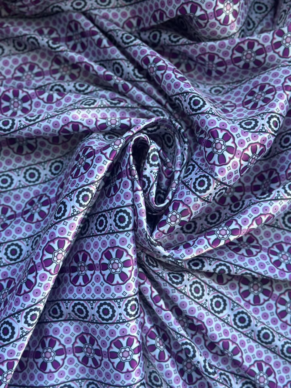 Magenta Monochrome Flores